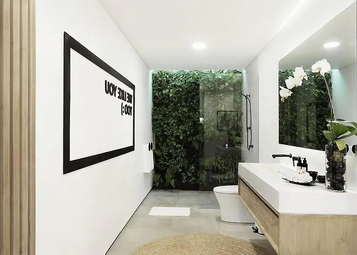 Q - Pool House - Contemporary Pool House - Villa *
