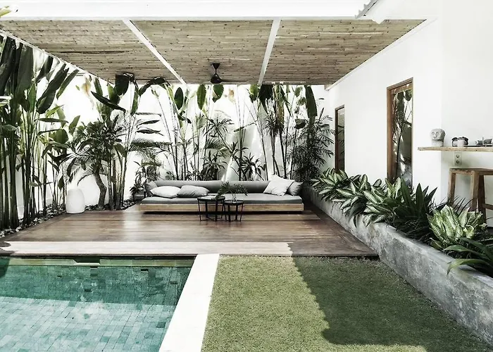 Q - Pool House - Contemporary Pool House -