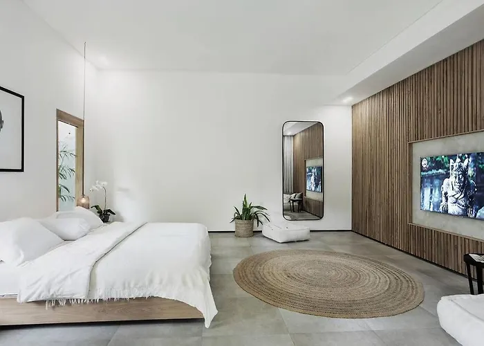 Villa Q - Pool House - Contemporary Pool House -