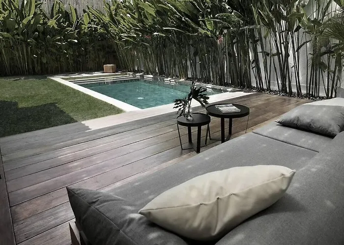 Villa Q - Pool House - Contemporary Pool House - *